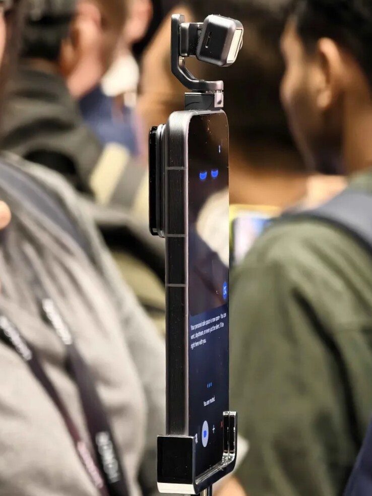 De Honor Robot Phone 3-assige gimbalcamera ingezet voor gebruik.