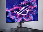 ASUS toont de ROG Swift OLED PG32UCDP tijdens CES 2024. (Afbeeldingsbron: ASUS)
