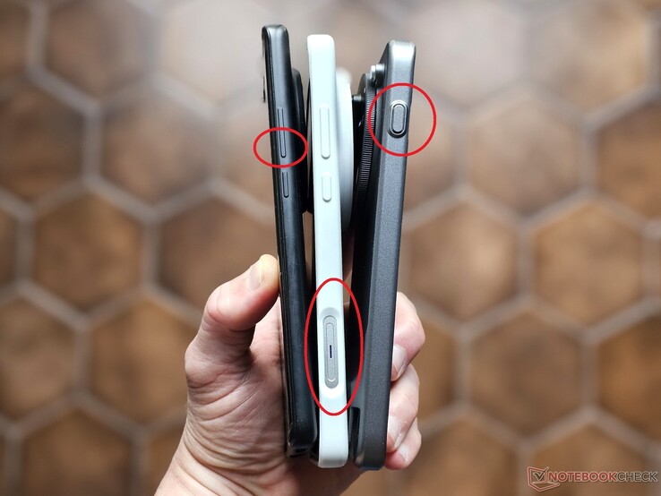 Drie Vivo generaties, drie camera snelkoppelingen: Van links naar rechts: Vivo X100 Pro, Vivo X200 Ultra, Vivo X300 Pro (180 graden gedraaid)