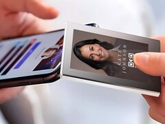 De MagInk is een powerbank met e-ink en Find My locatie tracking (Afbeeldingsbron: Tmobi, MagInk)