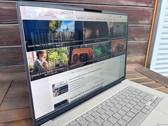 Buiten (heldere dag, geen direct zonlicht)