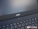 Het Acer-logo bevindt zich ook onder het scherm.