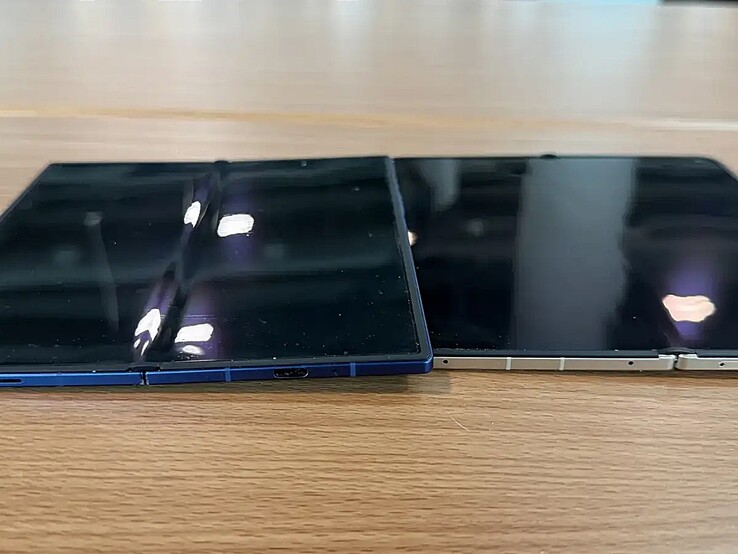 Galaxy Z Fold 7 (links) naast de Oppo Find N6 (rechts).