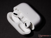 De AirPods Pro 2 lijkt mogelijk op een kruising tussen zijn voorganger en de AirPods 3. (Afbeelding bron: NotebookCheck)