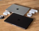 Binnenkort kunnen alle MacBook Pro 14 machines twee externe beeldschermen van stroom voorzien. (Afbeeldingsbron: Notebookcheck)