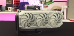 PowerColor's Red Devil RX 9070 XT Limited Spectral White Edition wordt op 8 april gelanceerd (Afbeelding Bron: OC3D TV, YouTube)