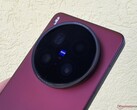 De Vivo X200 Ultra heeft tijdens onze recente review indruk op ons gemaakt met baanbrekende camera's. (Afbeeldingsbron: Notebookcheck)