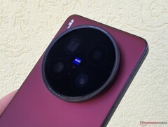 De Vivo X200 Ultra heeft tijdens onze recente review indruk op ons gemaakt met baanbrekende camera&#039;s. (Afbeeldingsbron: Notebookcheck)