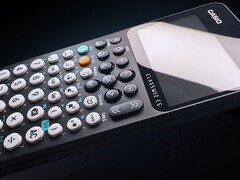 De Casio fx-CG100 ClassWiz programmeerbare grafische rekenmachine wordt geleverd met meer dan 2.900 functies om eenvoudige en moeilijke wiskundeproblemen aan te pakken. (Afbeeldingsbron: Casio)