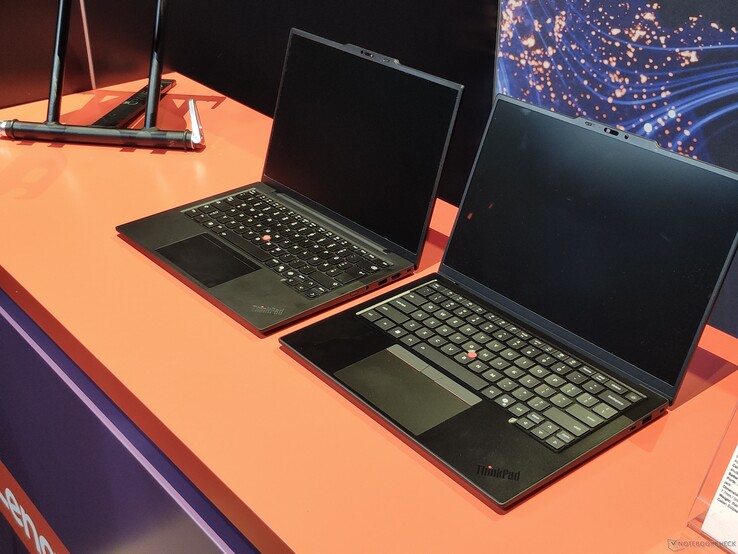Lenovo ThinkPad X1 Carbon Gen 13 (links) vs. Lenovo ThinkPad X1 Carbon Gen 14 (rechts) (bron: Benjamin Herzig)