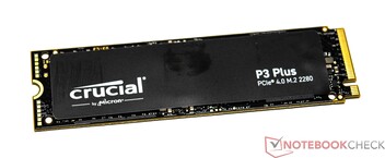 Crucial P3 Plus met 1 TB (vooraan)