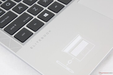 Dezelfde materialen van de metaallegering als op de EliteBook x360 1040 G5 voor een vergelijkbare textuur en bouwkwaliteit
