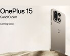 OnePlus 15 Sand Storm edition smartphone met drievoudige cameraopstelling tegen een achtergrond van woestijnzand. (Afbeeldingsbron: OnePlus)