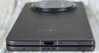 Onderkant behuizing (microfoon, USB-poort, luidspreker, microfoon, SIM-slot)