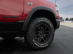 De Ram 1500 met Hemi V8-motor en een nieuw 'Symbol of Protest'-logo. (Afbeelding bron: Ram)