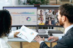 De Philips 49B2U6903CH is alsof u een paar 27-inch en 16:9 monitoren naast elkaar hebt staan. (Afbeeldingsbron: Philips)