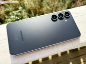 De opvolger van de afgebeelde Samsung Galaxy S25 FE zal naar verwachting slechts zeer weinig ontwerpwijzigingen vertonen.