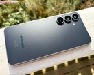De opvolger van de afgebeelde Samsung Galaxy S25 FE zal naar verwachting slechts zeer weinig ontwerpwijzigingen vertonen.