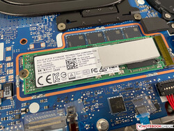 De M.2 2280 SSD bevindt zich onder een extra afdekking en kan worden opgewaardeerd