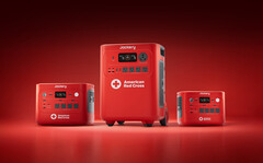 De Jackery HomePower 2000 Plus v2 Red Cross Edition, de Jackery HomePower 3600 Plus Red Cross Edition en de Jackery HomePower 1000 Plus v2 Red Cross Edition (van links naar rechts)