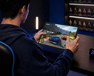 De nieuwe 11-inch gamingtablet heeft een vanafverkoopprijs van ongeveer $456. Afgebeeld: een promofoto waarop de Y900 11 een game uitvoert.