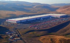 Tesla&#039;s gigafabriek in Nevada (Bron: Teslarati)