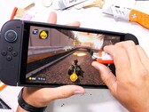 Afgezien van het gemakkelijk te krassen display, lijkt de Nintendo Switch 2 goed gebouwd te zijn (Afb. bron: JerryRigEverything)