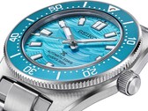 Close-up van de Seiko Prospex 1965 Heritage Diver met zijn blauwe wijzerplaat, datumweergave, lichtgevende wijzers en indexen, en roestvrijstalen kast.