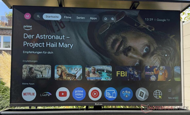 De Sylvox Frameless Pro brengt de Google TV-interface van veel smart-tv's voor binnen naar de tuin.