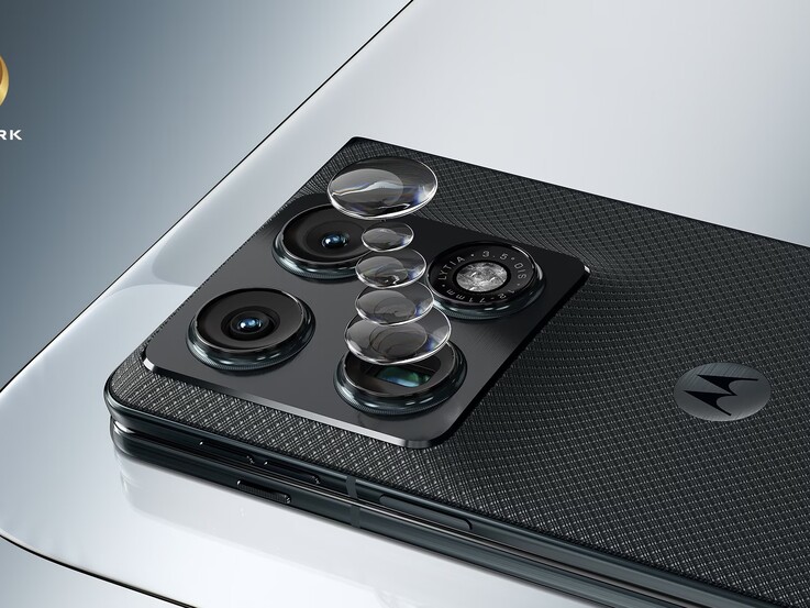 De Motorola Razr Fold heeft een 50 MP drievoudige camera-opstelling aan de achterzijde