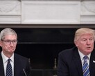 Tim Cook en Donald Trump tijdens een zakenbijeenkomst in het Witte Huis (bron: Sky News)