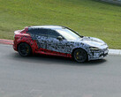 Gecamoufleerde Xiaomi YU7 GT op de Nürburgring. (Afbeeldingsbron: Niubei Shehuiren/Weibo)