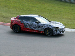 Gecamoufleerde Xiaomi YU7 GT op de Nürburgring. (Afbeeldingsbron: Niubei Shehuiren/Weibo)