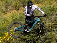 De Canyon Spectral:ON e-mountainbike kan een 900 Wh accu hebben voor een ondersteunde actieradius van maximaal 60 mijl (~97 km). (Afbeelding bron: Canyon)