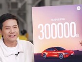 De CEO van Xiaomi met het nieuwe doel van de SU7. (Afbeeldingsbron: Xiaomi)
