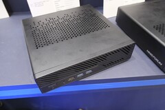 De Minisforum MS-A1 is een AMD-aangedreven mini-PC met maximaal 96 GB geheugen en OCuLink-ondersteuning. (Bron: PC Watch)