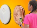De FreeStyle Libre 3 continue glucosemeter is uiterst klein en kan 14 dagen worden gebruikt alvorens te worden vervangen. (Afbeelding bron: Abbott - bewerkt)