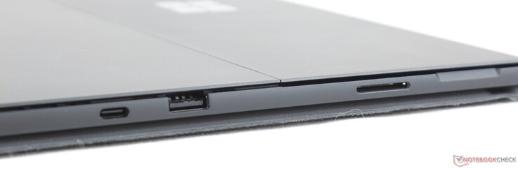 Rechterkant: USB Type-C met DisplayPort en Power Delivery, USB 3.0 Type-A, Surface Connect