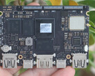 De Khadas Edge2 maakt gebruik van de Rockchip RK3588S chipset op een 82 x 57,5 x 5,7 mm printplaat. (Beeldbron: CNX Software)