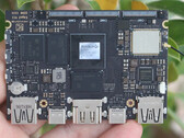 De Khadas Edge2 maakt gebruik van de Rockchip RK3588S chipset op een 82 x 57,5 x 5,7 mm printplaat. (Beeldbron: CNX Software)
