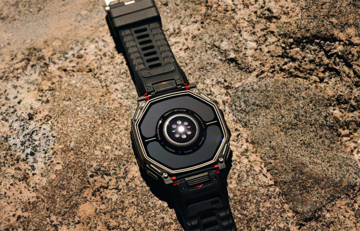 Een blik op de nieuwe fotovoltaïsche zonnepanelen aan de achterzijde van Amazfit.