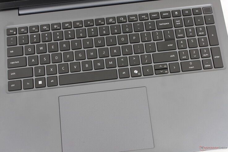 Hetzelfde toetsenbord en dezelfde bediening als bij de Dell Pro 7 14, maar met een groter clickpad (13 x 9 cm) en een geïntegreerd numeriek toetsenblok