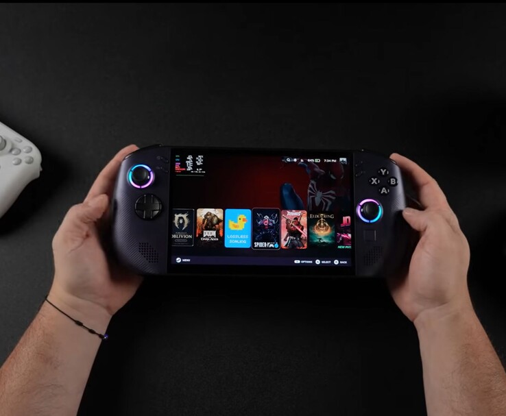 Lenovo Legion Go S handheld met SteamOS-interface toont meerdere games (Afbeeldingsbron: ETA PRIME via YouTube)
