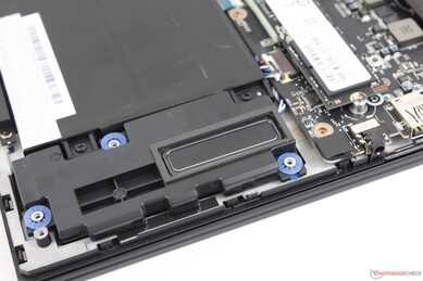 Vier luidsprekers bij de voorste hoeken plus nog eens twee bij de achterste hoeken