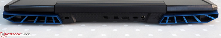 Achter: Kensington-Lock, 2 x Mini DisplayPort, HDMI, USB Type-C 3.0, voeding