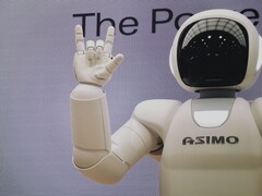 Een afbeelding van een ASIMO robot ontwikkeld door Honda (bron: Possessed Photography via Unsplash; bijgesneden)