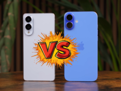 De Galaxy S25 Edge en de iPhone 16 Plus hebben vergelijkbare afmetingen, behalve de dikte. (Afbeeldingsbron: Versus op YouTube)