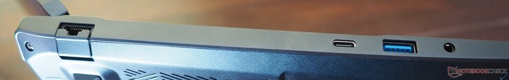 Linkerkant: RJ45-LAN, USB-C 3.2 Gen2 (DP 1.4 & PD), USB-A 3.2 Gen1, Lijn In/Uit