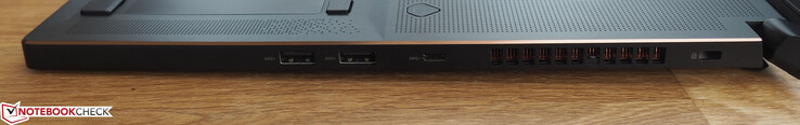 Rechterkant: 2x USB-A 3.0, USB-C 3.0, Kensington Lock
