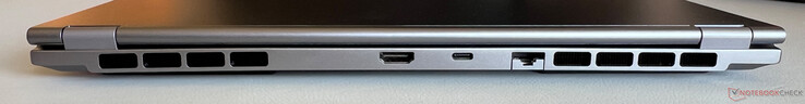 Achterkant: HDMI 2.0, USB-C 4.0 (40 Gbps, DisplayPort-ALT modus 1.4a, voeding), Gigabit-Ethernet
